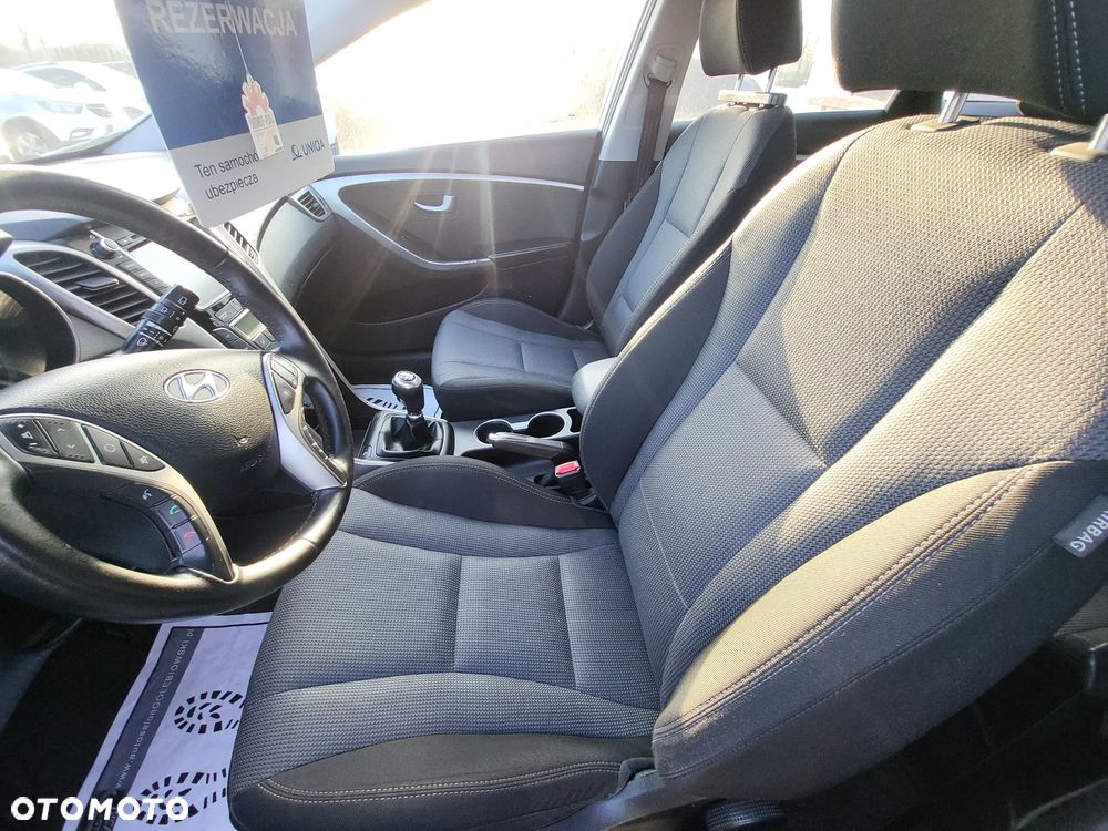 Hyundai i30 blue Kombi 1.6 CRDi Premium - 23