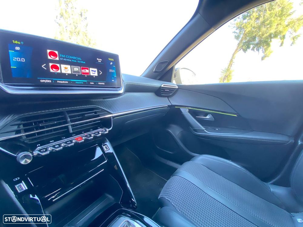 Peugeot e-2008 50 kWh GT - 16