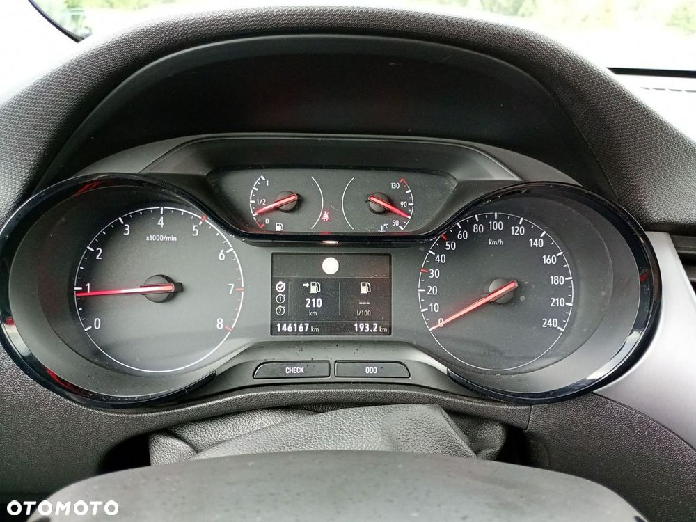 Opel Crossland X - 13