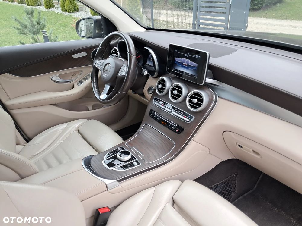 Mercedes-Benz GLC 250 4Matic 9G-TRONIC AMG Line - 31