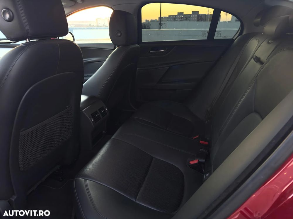 Jaguar XE 25d AWD Aut. Portfolio - 19