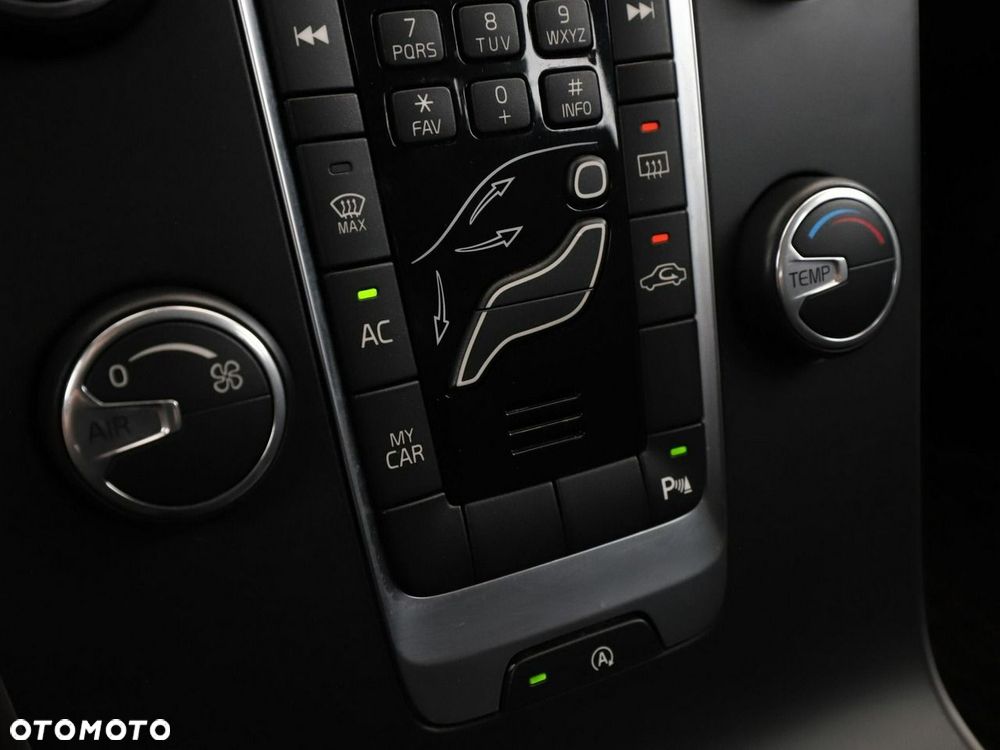 Volvo V40 T2 Momentum - 28