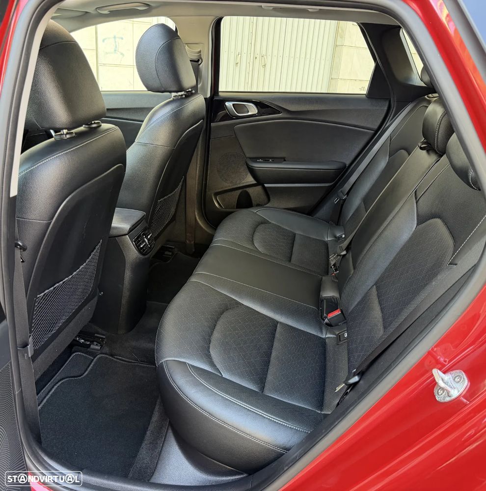 Kia Ceed SW 1.6 CRDi DCT Platinum Edition - 28