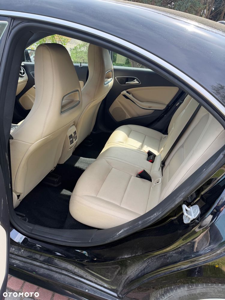 Mercedes-Benz CLA 250 7G-DCT AMG Line - 19