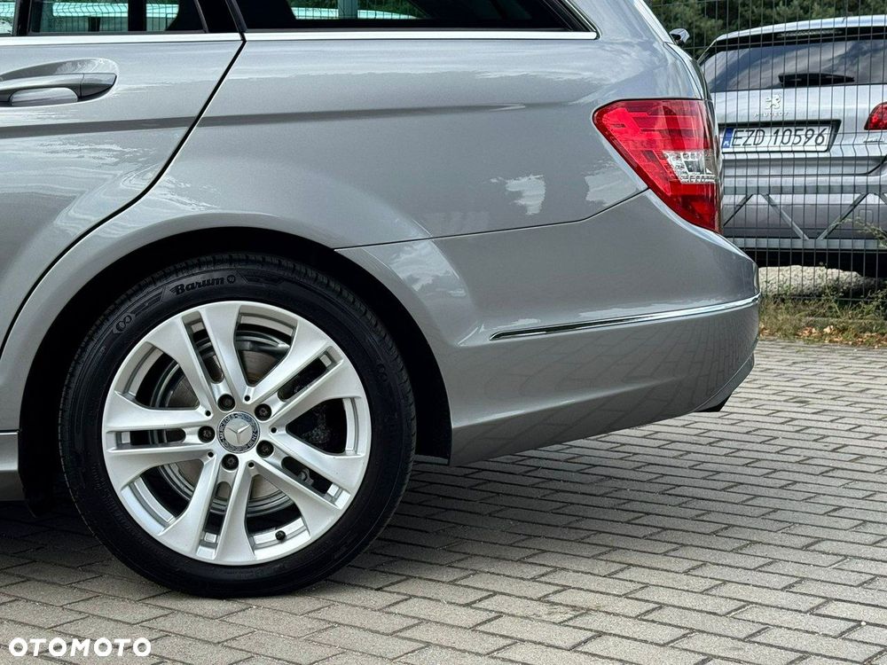 Mercedes-Benz Klasa C 180 CGI BlueEff Avantgarde - 17