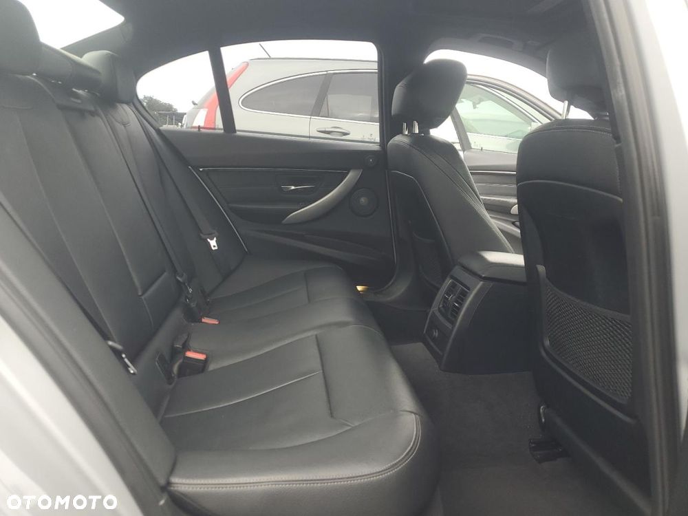 BMW Seria 3 335i xDrive Sport-Aut Sport Line - 9