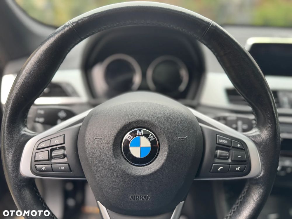 BMW X1 xDrive20d Sport Line - 12