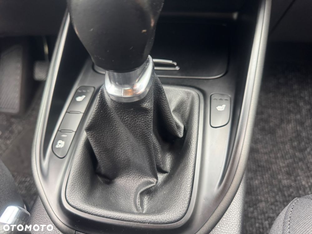 Kia Carens 1.6 GDI Dream Team Edition - 14