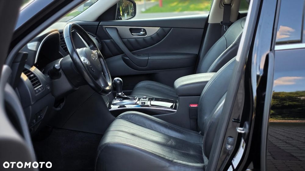 Infiniti QX70 3.7 GT - 16