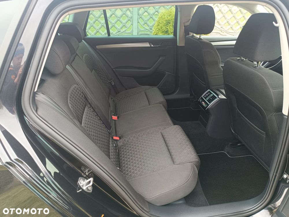 Skoda Superb 2.0 TDI DSG Premium Edition - 8