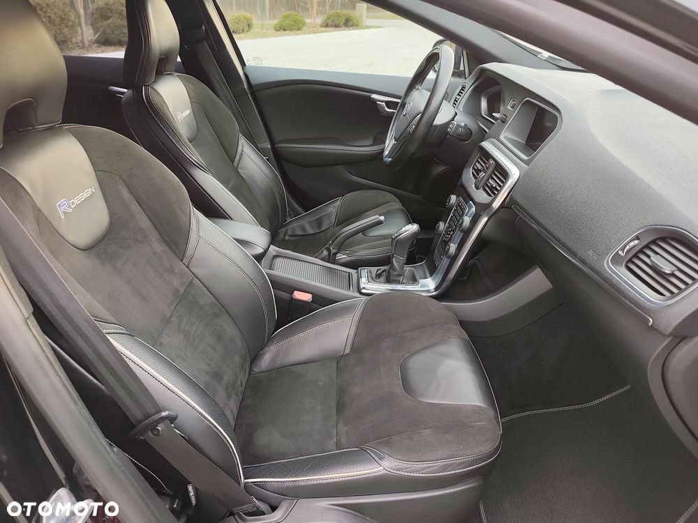 Volvo V40 D2 R Design - 23
