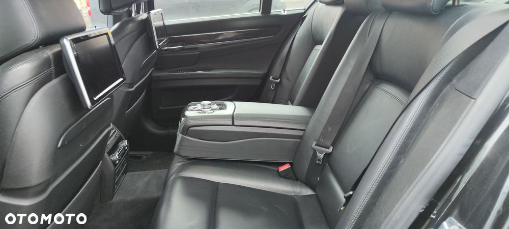 BMW Seria 7 740d Edition Exclusive - 15