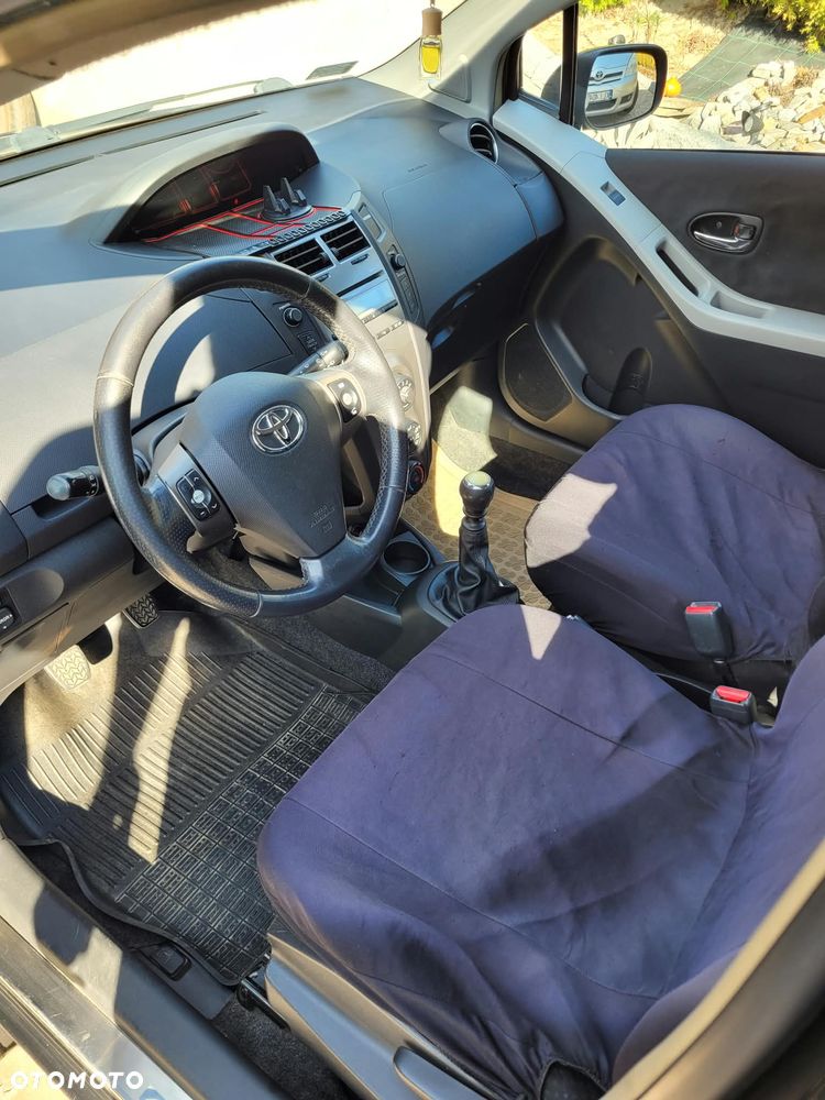 Toyota Yaris 2011 photo 5