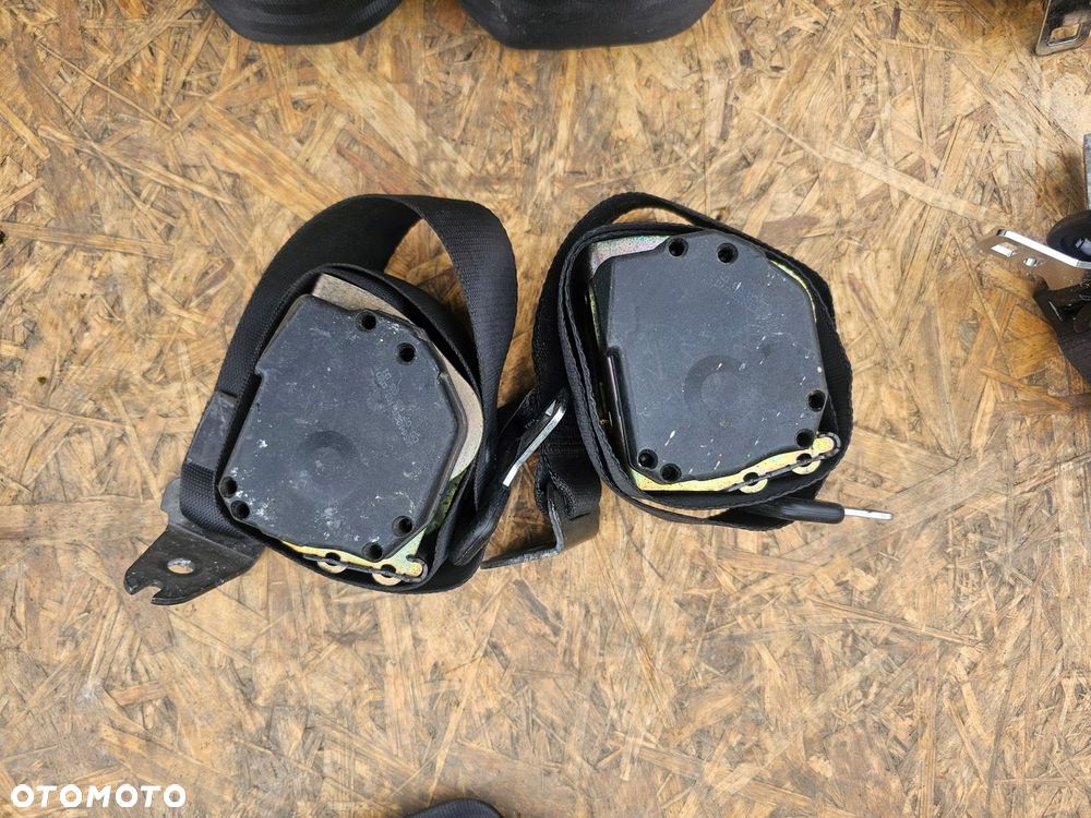 Pas bezpieczeństwa lewy prawy tył komplet 98AB-A611B68-BP Ford Focus Mk1