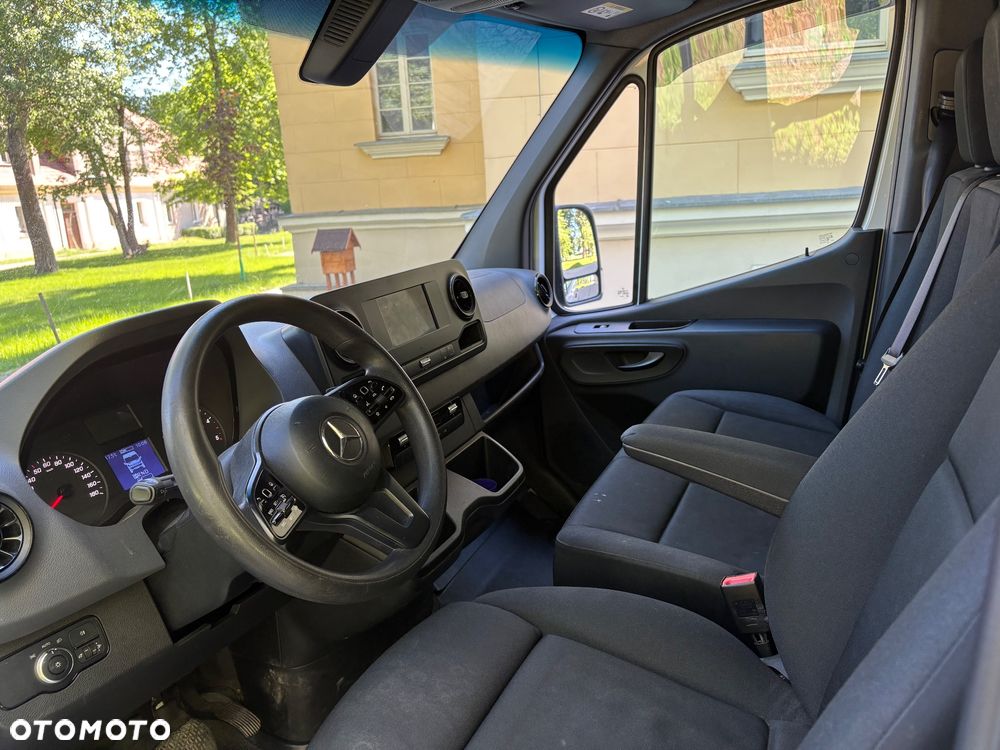 Mercedes-Benz Sprinter - 13