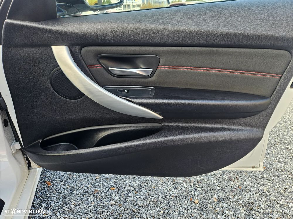 BMW 320 d Line Sport - 22