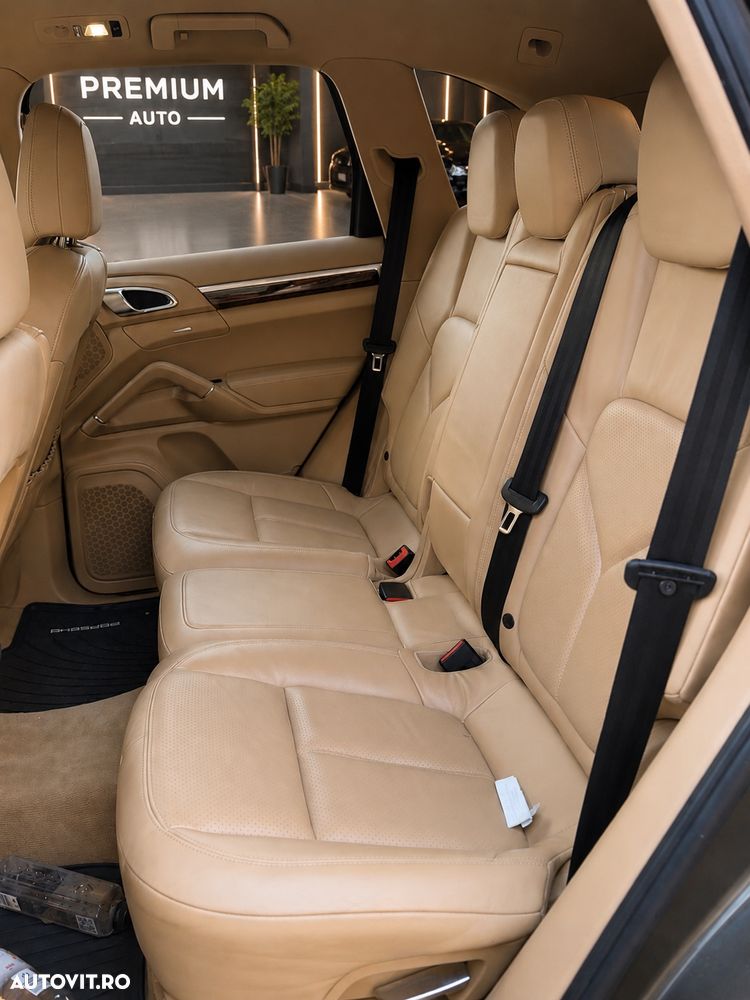Porsche Cayenne - 8