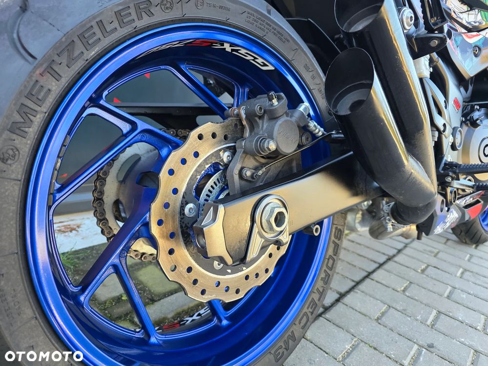 Suzuki GSX - 22