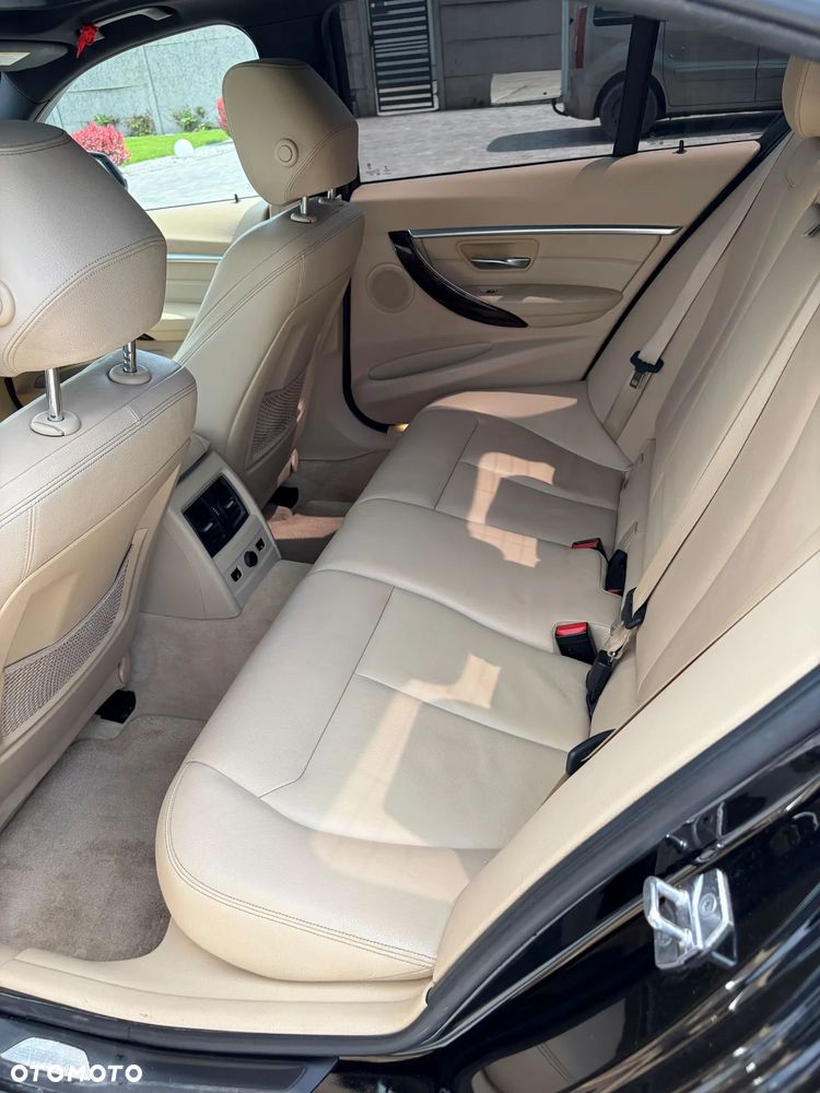 BMW Seria 3 328i xDrive Luxury Line - 12