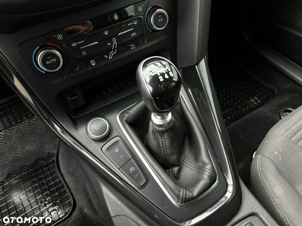 Ford Focus 1.0 EcoBoost Titanium Business - 4