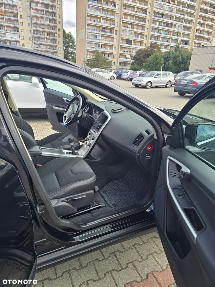 Volvo XC 60 D3 Momentum - 8