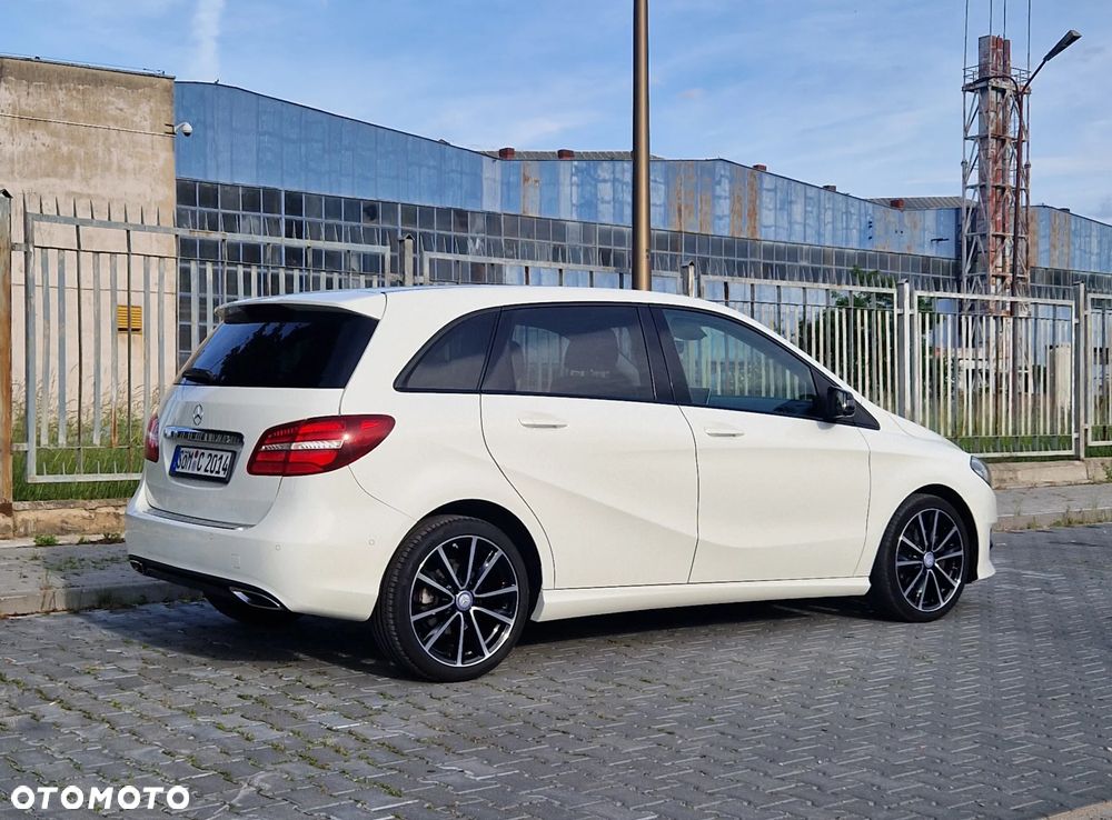 Mercedes-Benz Klasa B 180 UrbanStyle Edition - 13