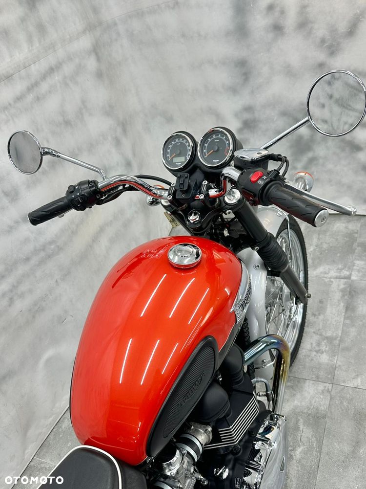 Triumph Bonneville - 31