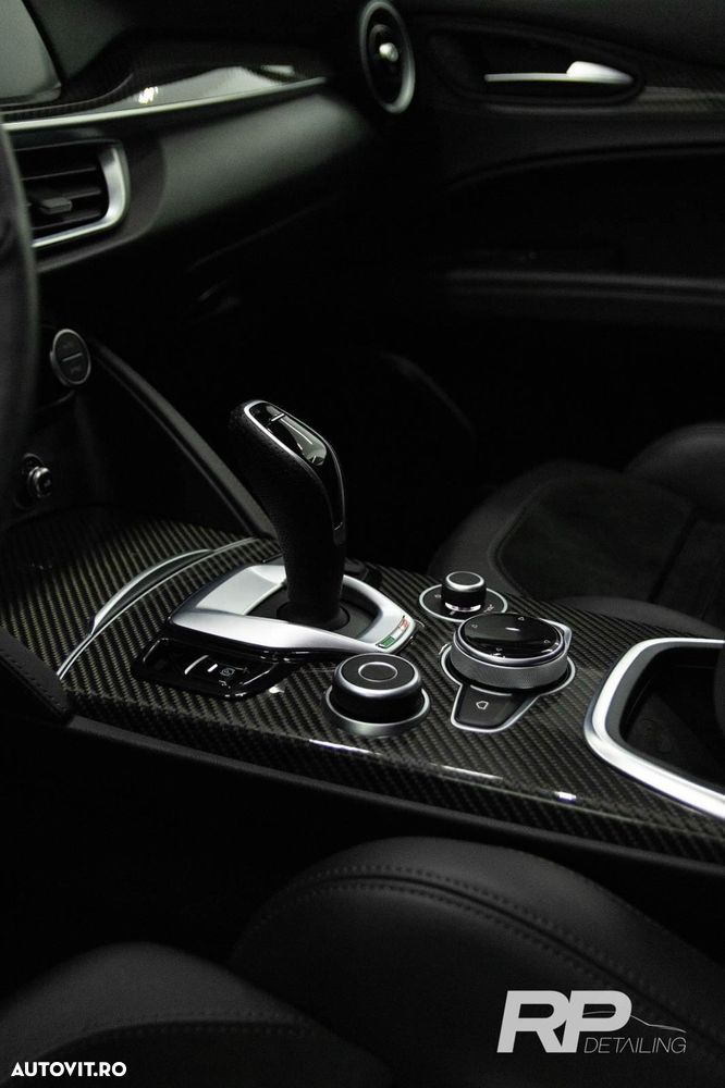 Alfa Romeo Stelvio V6 2.9 Bi-Turbo AT8-Q4 Quadrifoglio - 12