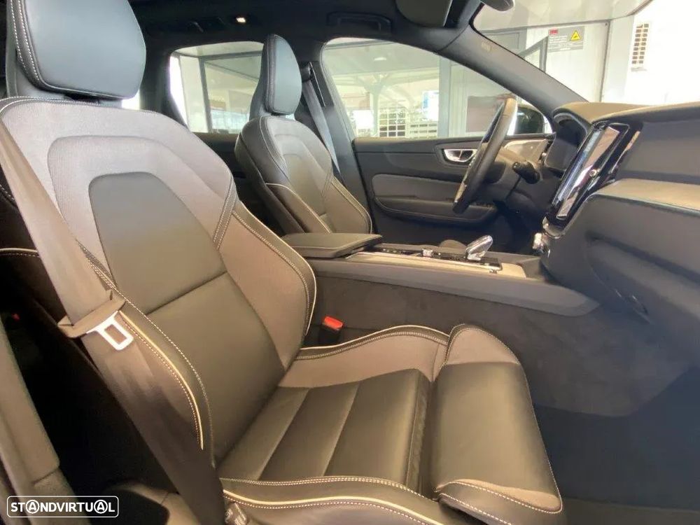Volvo XC 60 2.0 T6 PHEV Black Edition AWD - 12