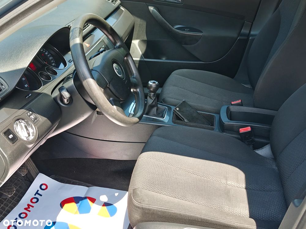 Volkswagen Passat 1.6 Comfortline - 7