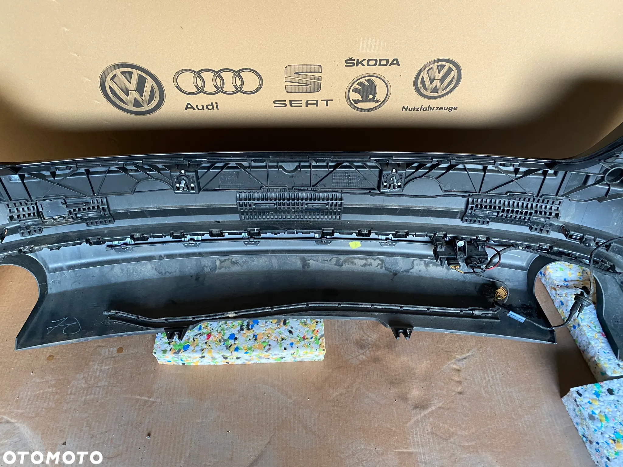 Audi A4 8W B9 SEDAN Zderzak tył kompletny czujnik dyfuzor LY9T 28km - 17