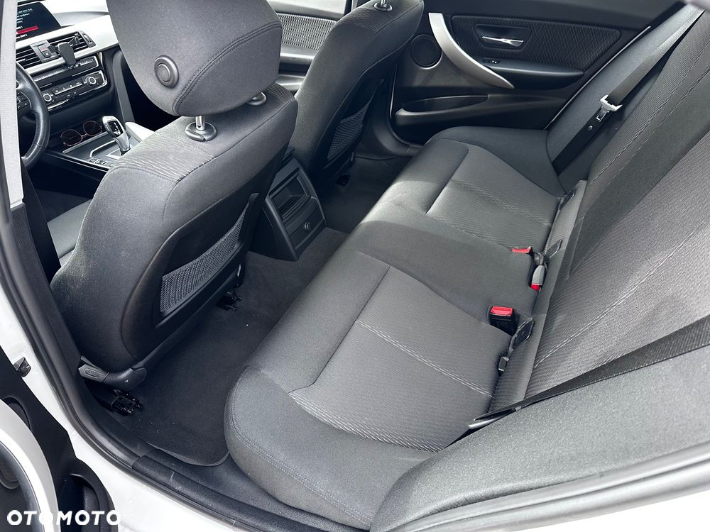 BMW Seria 3 318i - 18