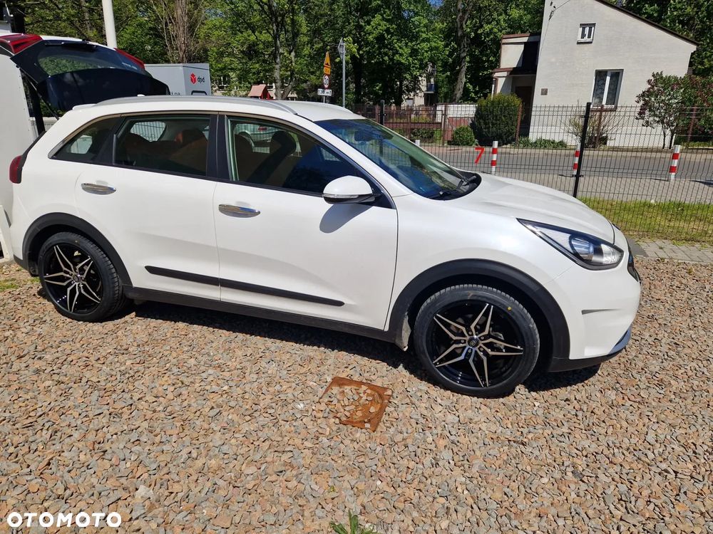 Kia Niro 1.6 GDI Hybrid L - 1