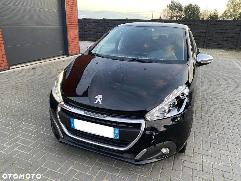 Peugeot 208 1.6 BlueHDi Allure S&S - 23