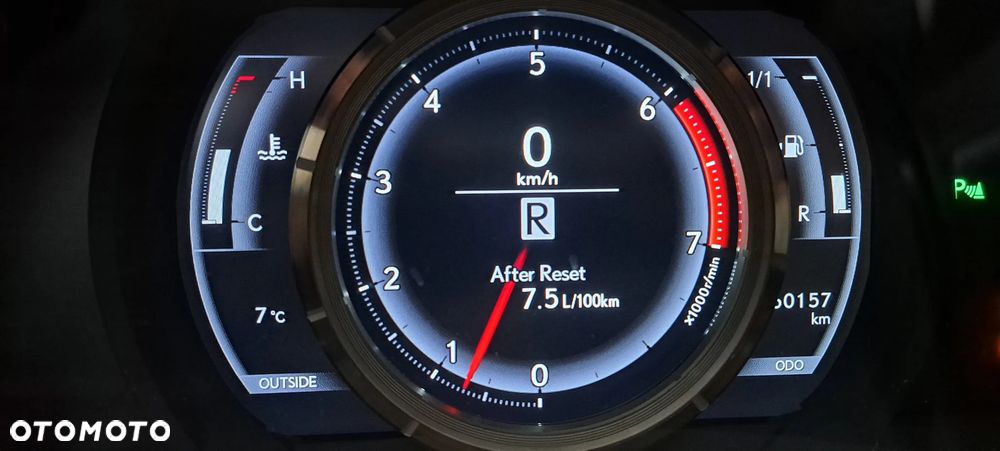 Lexus RC 200t / 300 F Sport - 24