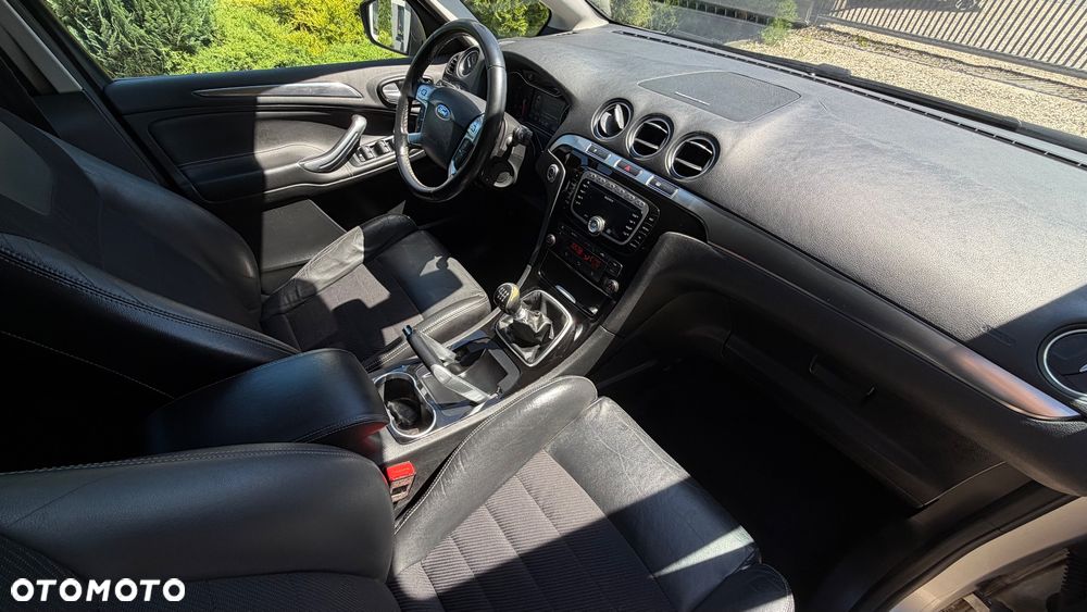 Ford S-Max - 11