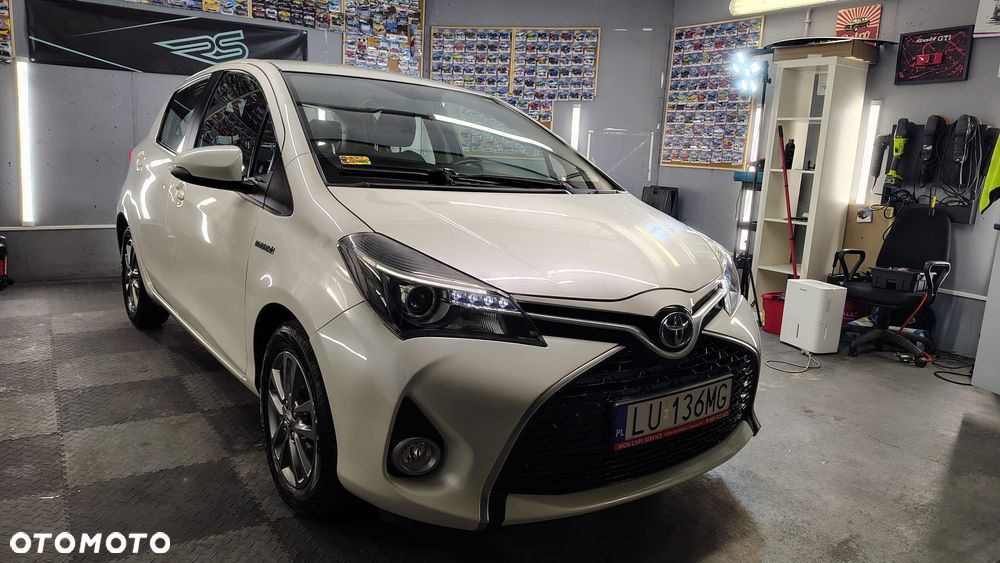 Toyota Yaris Hybrid 100 Premium - 4