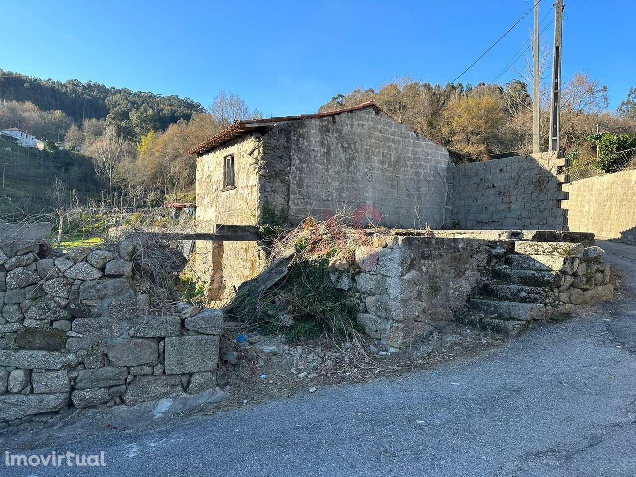 Moradia T2 para restauro em São Faustino, Guimarães - Grande imagem: 2/17