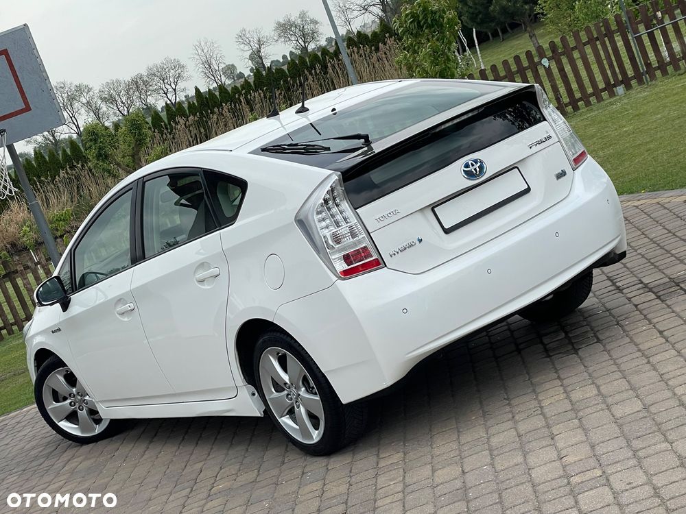 Toyota Prius - 4