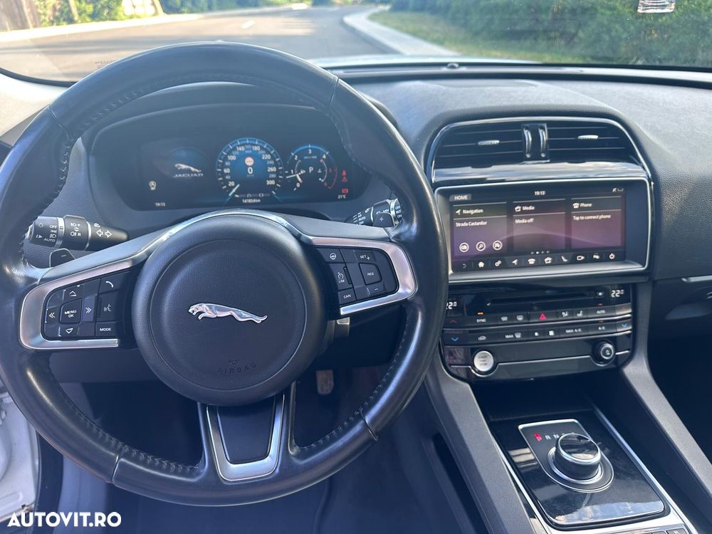 Jaguar F-Pace 25d AWD Prestige - 15