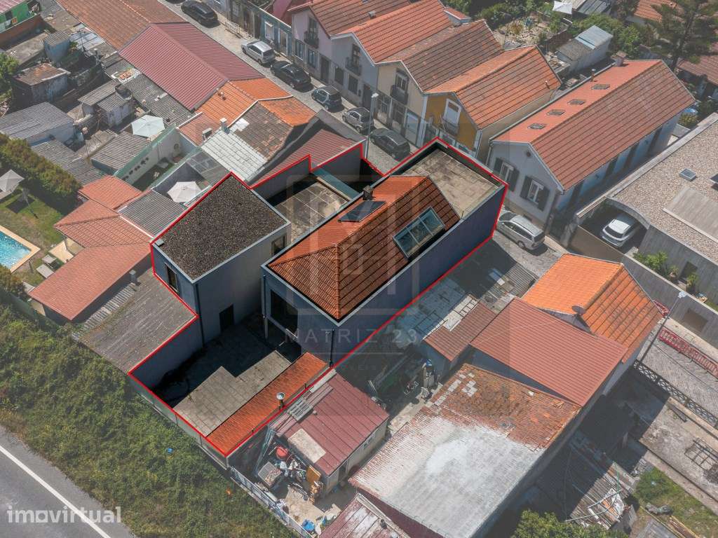 MORADIA T4+1 | 2 TERRAÇOS | LOGRADOURO | GARAGEM | PORTO - Grande imagem: 5/60