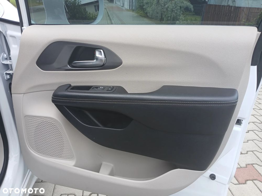 Chrysler Pacifica - 25