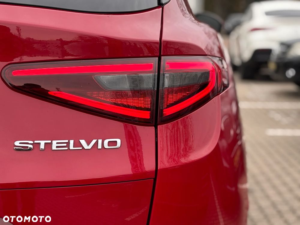 Alfa Romeo Stelvio - 14