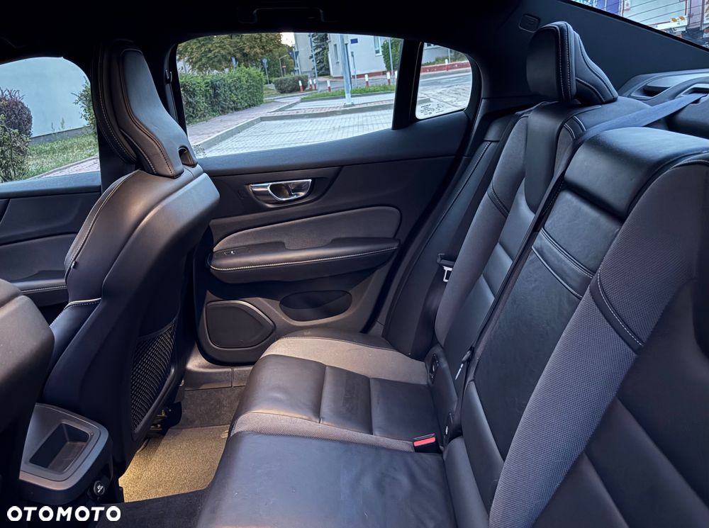 Volvo S60 T4 R-Design - 12
