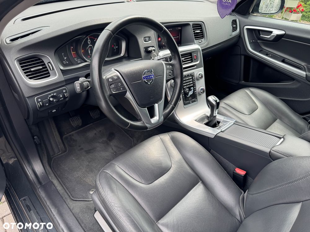 Volvo V60 Cross Country D3 Momentum - 14