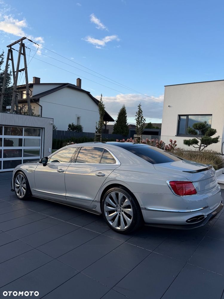 Bentley Flying Spur - 12