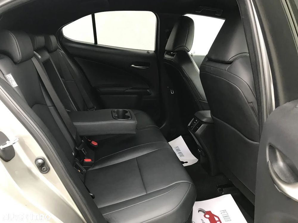 Lexus UX 250h (E-FOUR) Business Edition - 15