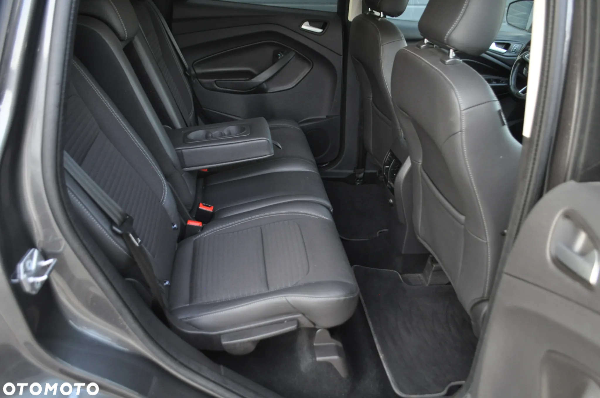 Ford Kuga 2.0 TDCi 2x4 Titanium - 27