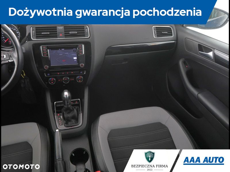 Volkswagen Jetta - 9