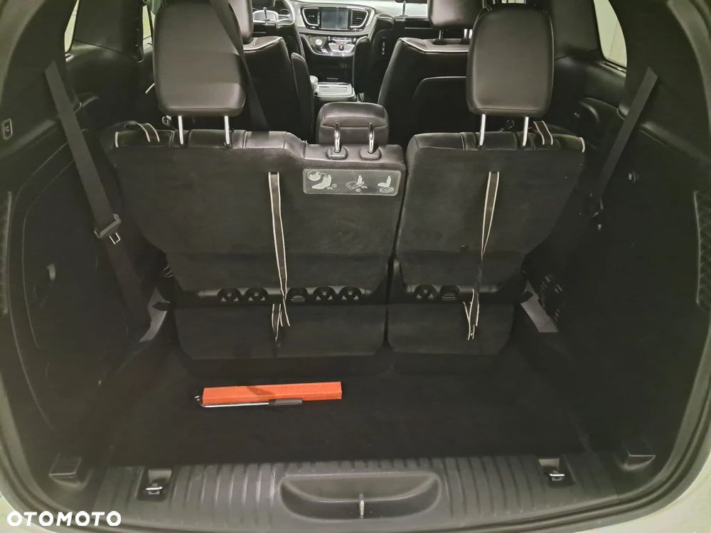 Chrysler Pacifica - 30
